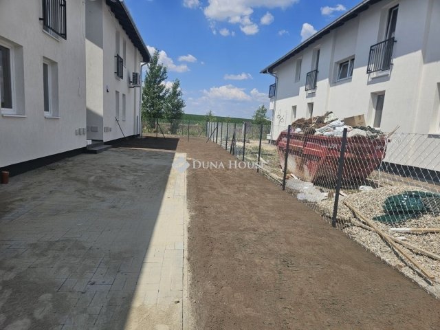 Eladó téglalakás, Mendén 79.9 M Ft, 4 szobás