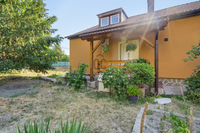 Eladó családi ház, Szentendrén 169 M Ft, 4 szobás