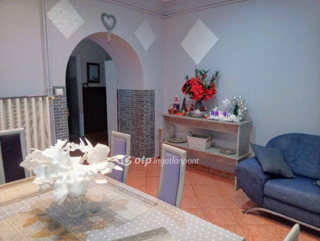 Eladó téglalakás, Dombóváron 25.2 M Ft, 2+1 szobás