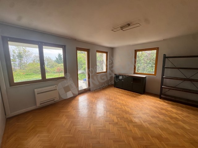 Kiadó téglalakás, albérlet, III. kerületben, Remetehegyi úton