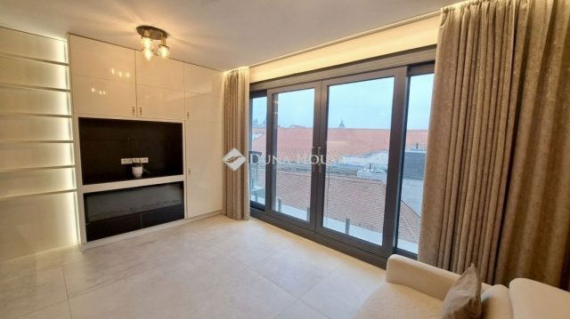 Eladó téglalakás, Budapesten, V. kerületben 205 M Ft, 1 szobás