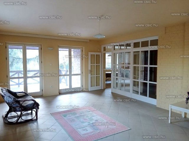 Eladó családi ház, Solymáron 222 M Ft, 5 szobás