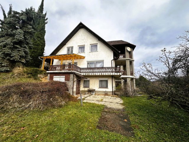 Eladó ikerház, Komlón 80 M Ft, 7 szobás / költözzbe.hu