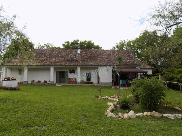 Eladó családi ház, Bakonyszücsön 49.9 M Ft, 2 szobás