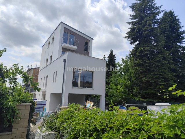 Eladó téglalakás, Budapesten, XI. kerületben 180 M Ft, 4 szobás