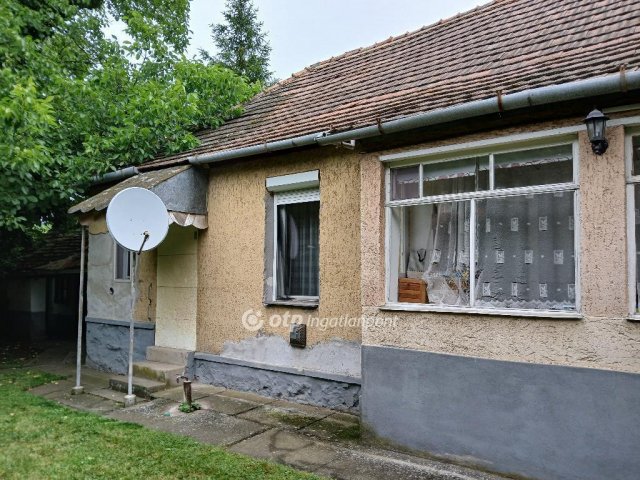 Eladó családi ház, Apcon 22 M Ft, 3 szobás
