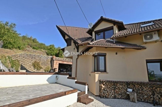 Eladó ikerház, Pécsett 179 M Ft, 4 szobás / költözzbe.hu