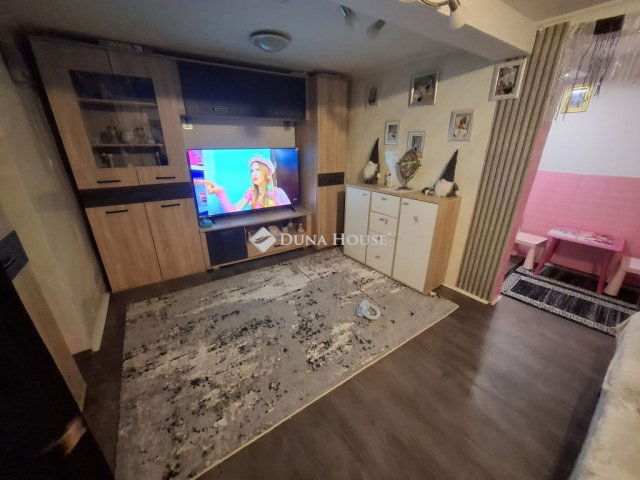 Eladó családi ház, Kiskunfélegyházán 11 M Ft, 3 szobás