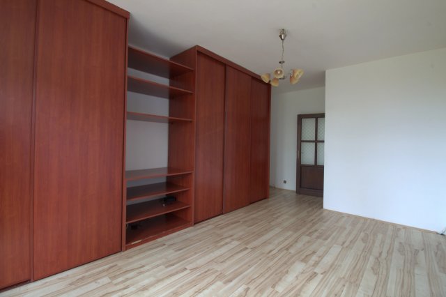 Kiadó téglalakás, albérlet, Tatán 200 E Ft / hó, 2 szobás