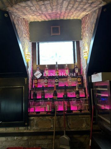 Eladó üzlethelyiség, Budapesten, VI. kerületben 150 M Ft