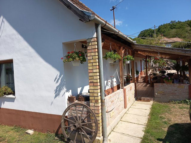 Eladó családi ház, Acsában 44.5 M Ft, 2 szobás