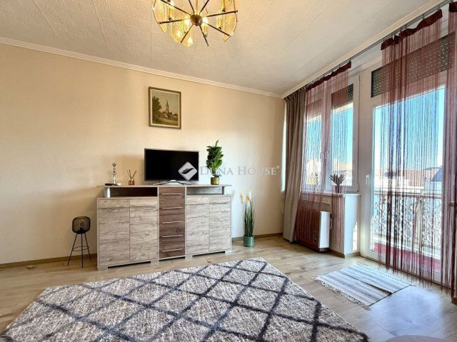 Kiadó téglalakás, albérlet, Békéscsabán, Szabadság téren