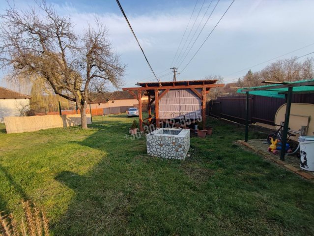 Eladó családi ház, Vécsen 27.9 M Ft, 2 szobás