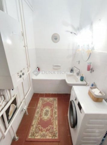 Eladó téglalakás, Pécsett 97.2 M Ft, 3 szobás