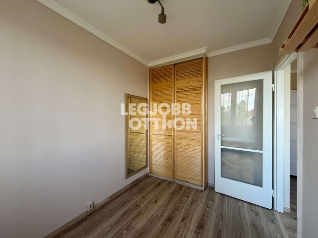 Kiadó panellakás, albérlet, Cegléden 170 E Ft / hó, 3 szobás