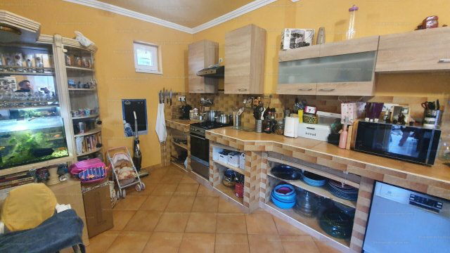 Eladó családi ház, Kerepesen 120 M Ft, 3 szobás