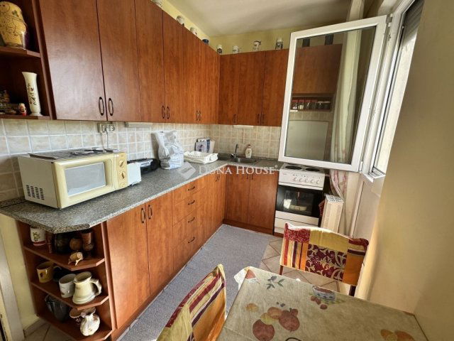 Eladó panellakás, Pécsett 39.9 M Ft, 3 szobás