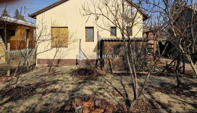 Eladó nyaraló, Lakitelken 17.8 M Ft, 3 szobás