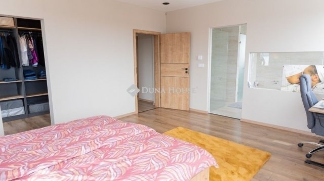 Eladó családi ház, Diósdon 330 M Ft, 5 szobás