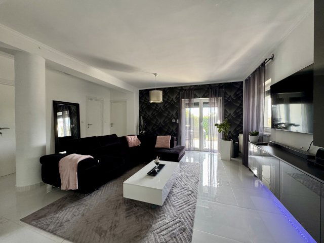 Eladó családi ház, Vonyarcvashegyen 184.9 M Ft, 3 szobás