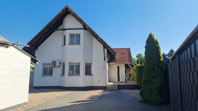 Eladó családi ház, Szigethalmon 176 M Ft, 6+1 szobás