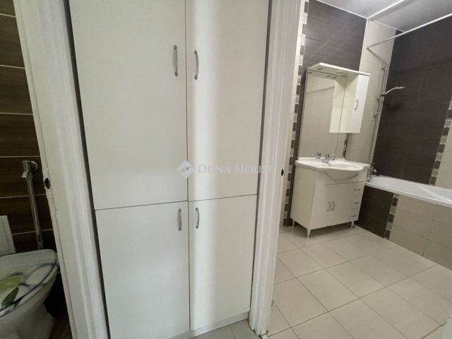 Eladó téglalakás, Kecskeméten 75.5 M Ft, 3 szobás