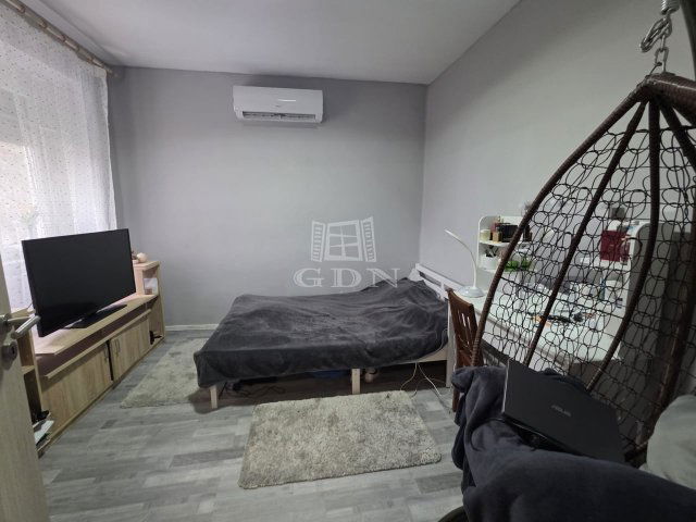 Eladó ikerház, Veszprémben 69.9 M Ft, 2 szobás