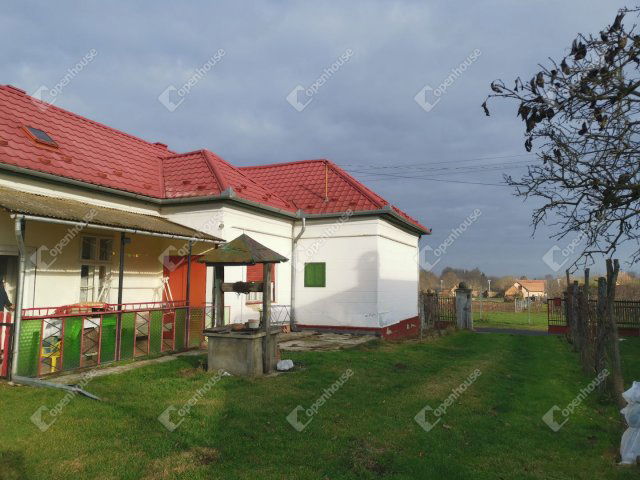Eladó családi ház, Segesden 20 M Ft, 4 szobás