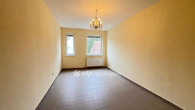 Eladó téglalakás, Egerben 62.9 M Ft, 1+2 szobás