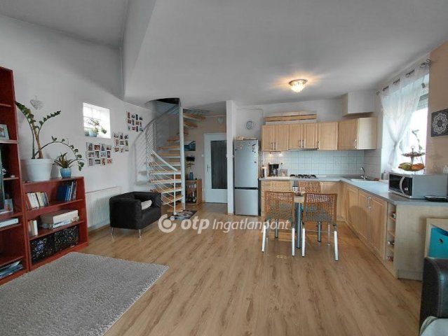 Eladó téglalakás, Győrött 79 M Ft, 3 szobás