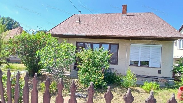 Eladó családi ház, Tiszaföldváron 25.7 M Ft, 3 szobás