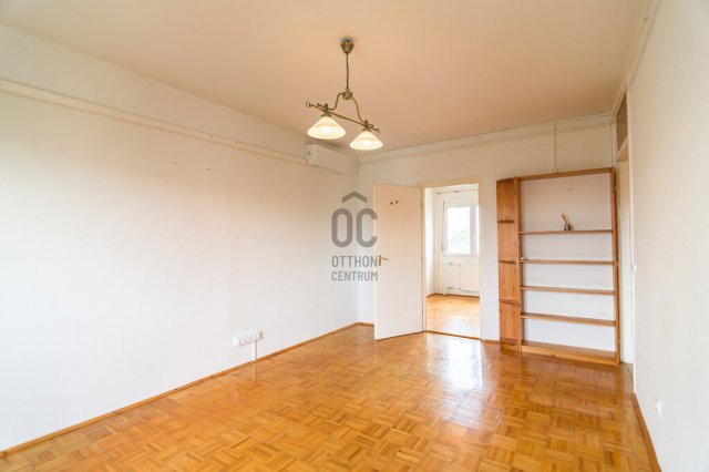 Eladó panellakás, Székesfehérvárott 56 M Ft, 4 szobás