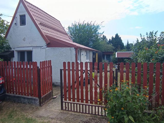 Eladó nyaraló, Oroszlányban 14.999 M Ft, 1 szobás