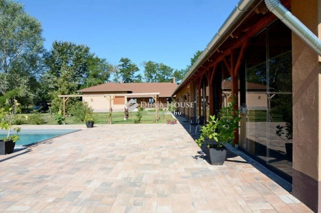 Eladó mezogazdasagi ingatlan, Kocséren 150 M Ft, 3 szobás