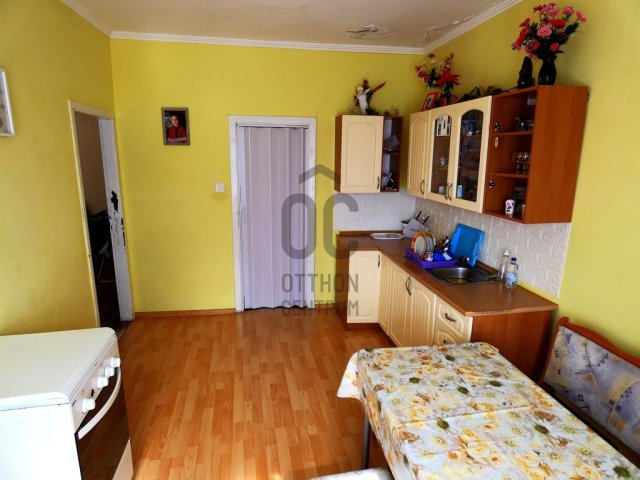 Eladó sorház, Almásfüzitőn 16.9 M Ft, 1 szobás
