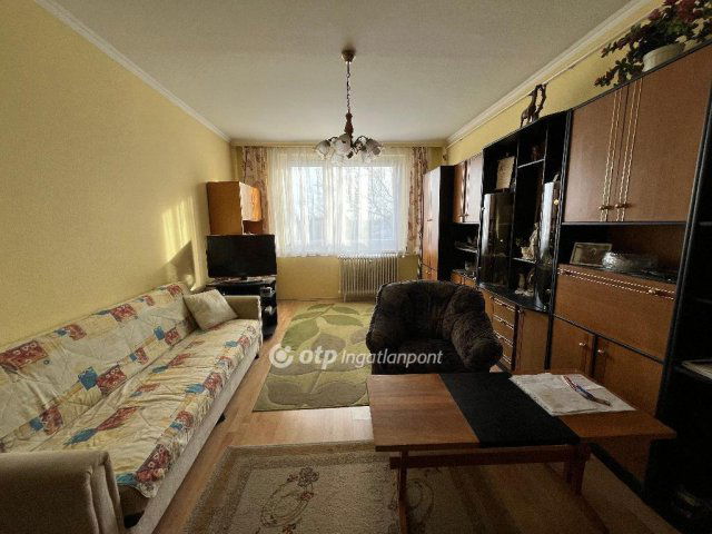 Eladó panellakás, Mosonmagyaróváron 37.5 M Ft, 2 szobás