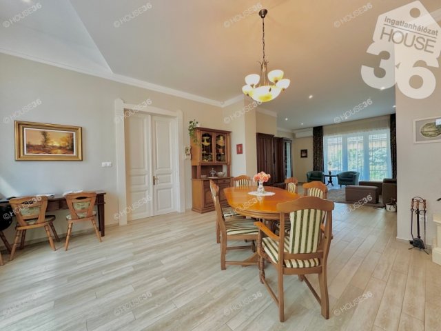 Eladó családi ház, Kecskeméten 220 M Ft, 5 szobás