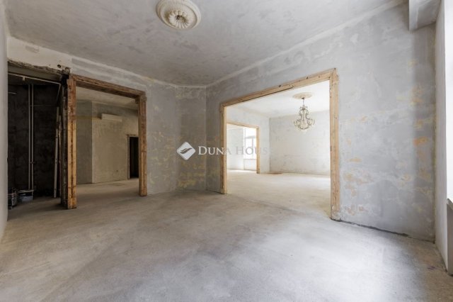 Eladó téglalakás, Budapesten, V. kerületben 299.9 M Ft, 3 szobás