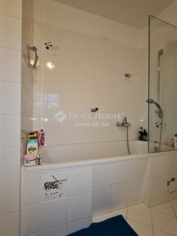 Eladó családi ház, Kesztölcön 135 M Ft, 6 szobás