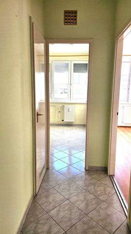 Eladó panellakás, Szolnokon 25.5 M Ft, 1 szobás