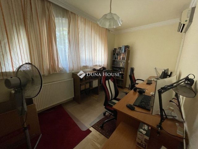 Eladó családi ház, Budapesten, XV. kerületben 250 M Ft, 7 szobás