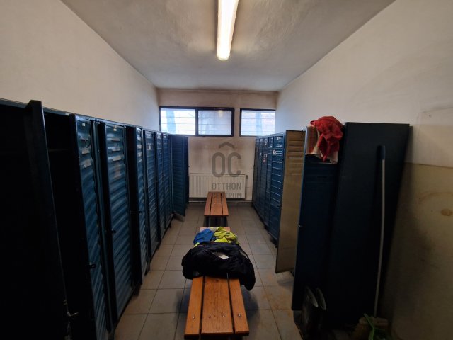 Kiadó ipari ingatlan, Komáromban 2000 E Ft / hó