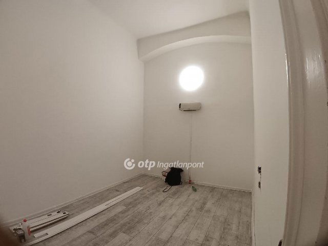 Eladó téglalakás, Budapesten, VIII. kerületben 29.9 M Ft