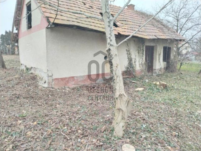 Eladó nyaraló, Lakhegyen 2.4 M Ft, 2 szobás