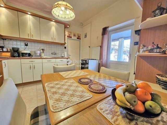 Eladó családi ház, Vecsésen 109.98 M Ft, 6 szobás