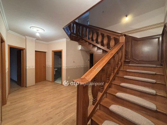 Eladó családi ház, Hajdúböszörményen 170 M Ft, 6+1 szobás