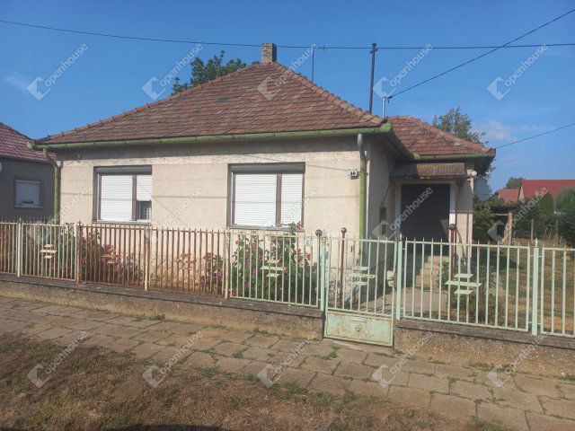 Eladó családi ház, Dombóváron 25 M Ft, 3 szobás
