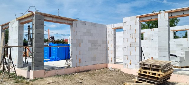 Eladó családi ház, Bicskén 134.9 M Ft, 5 szobás