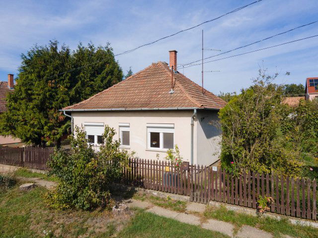 Eladó családi ház, Érsekvadkerten 25.9 M Ft, 2 szobás