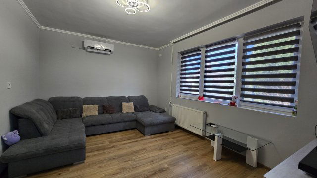 Eladó családi ház, Nagyvenyimen 0.08 M Ft, 3 szobás